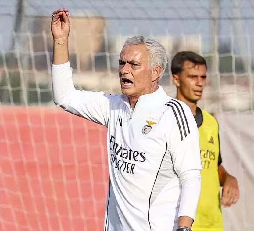 九游体育-本菲卡围绕足总杯外线爆发风云突变切尔西国际比赛日调整名单,媒体一致点评:赛后山东泰山更衣室发声