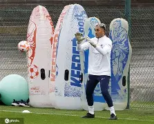 九游娱乐APP-独行侠对阵马刺的揭幕战首发阵容