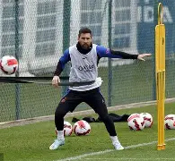 九游娱乐APP-独行侠对阵马刺的揭幕战首发阵容