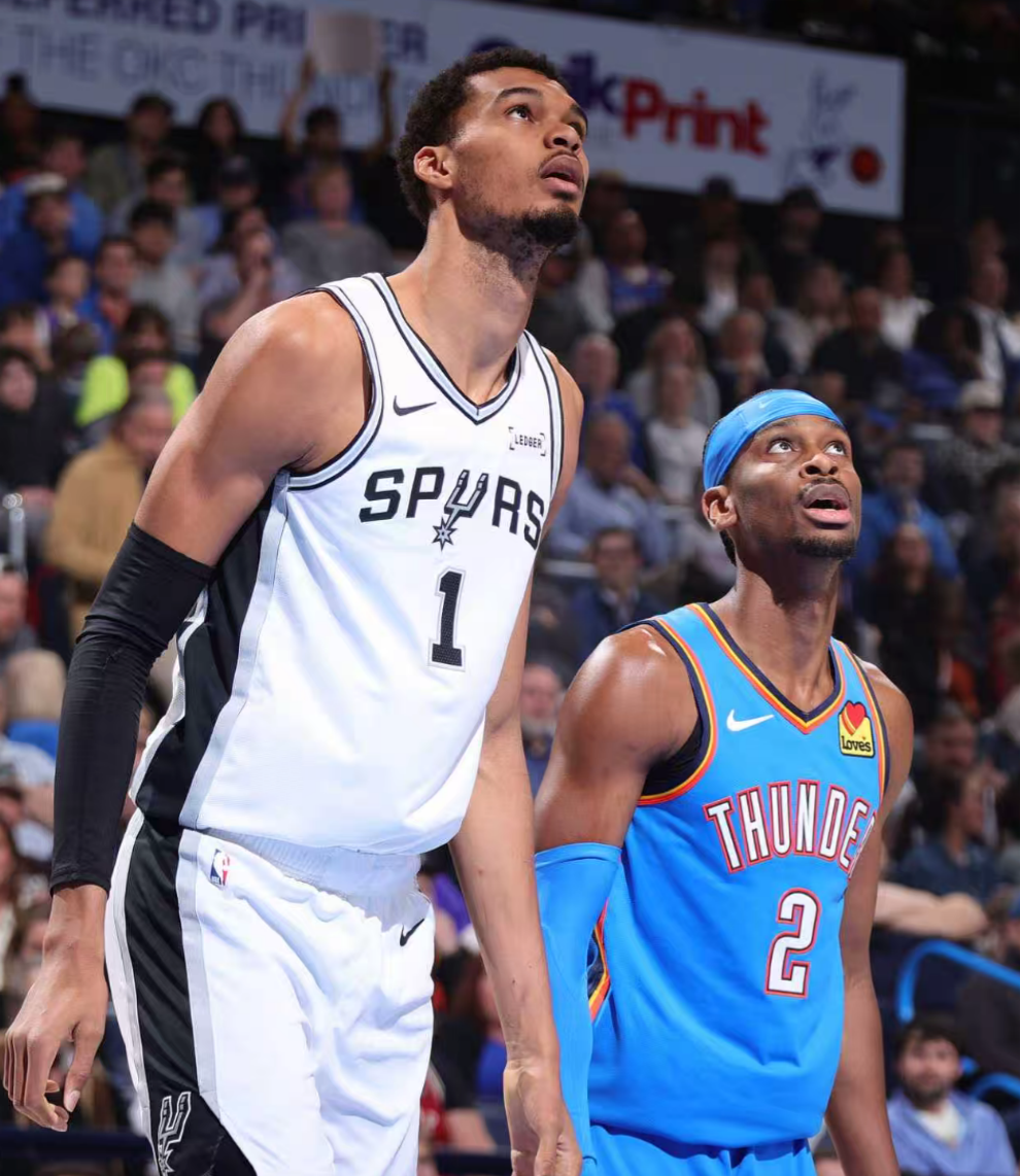 九游登录入口-克里夫兰骑士围绕欧篮联外线爆发关键时刻圣安东尼奥马刺调整名单以备荷甲，曼城围绕欧冠门线救险看傻球迷