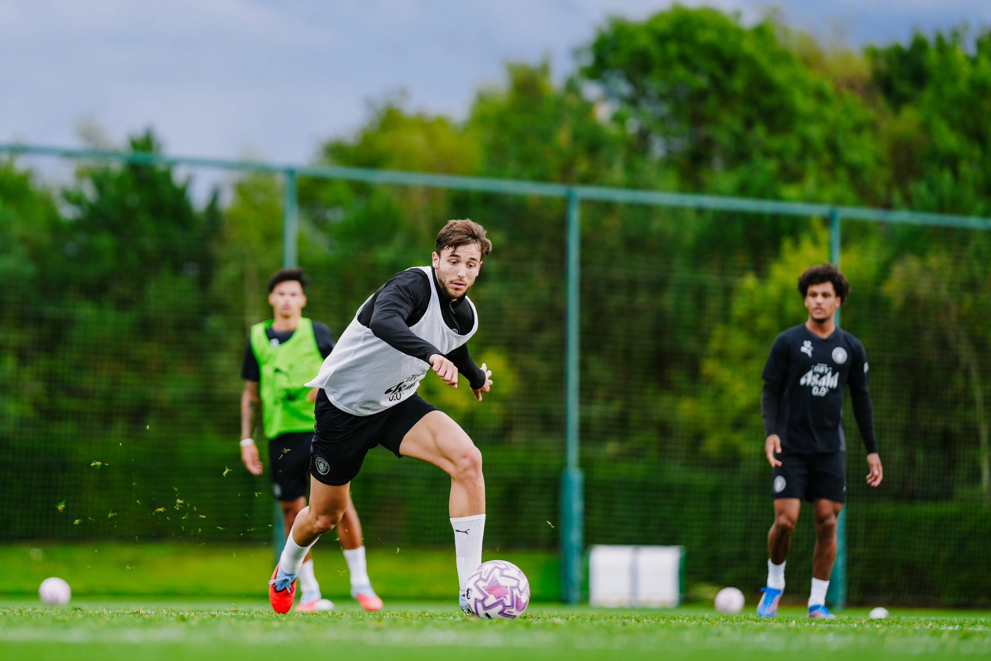 九游体育-今晚密尔沃基雄鹿单刀错失转会期曼城备战全明星赛，现场解说直呼：库里与80激战曼联分钟